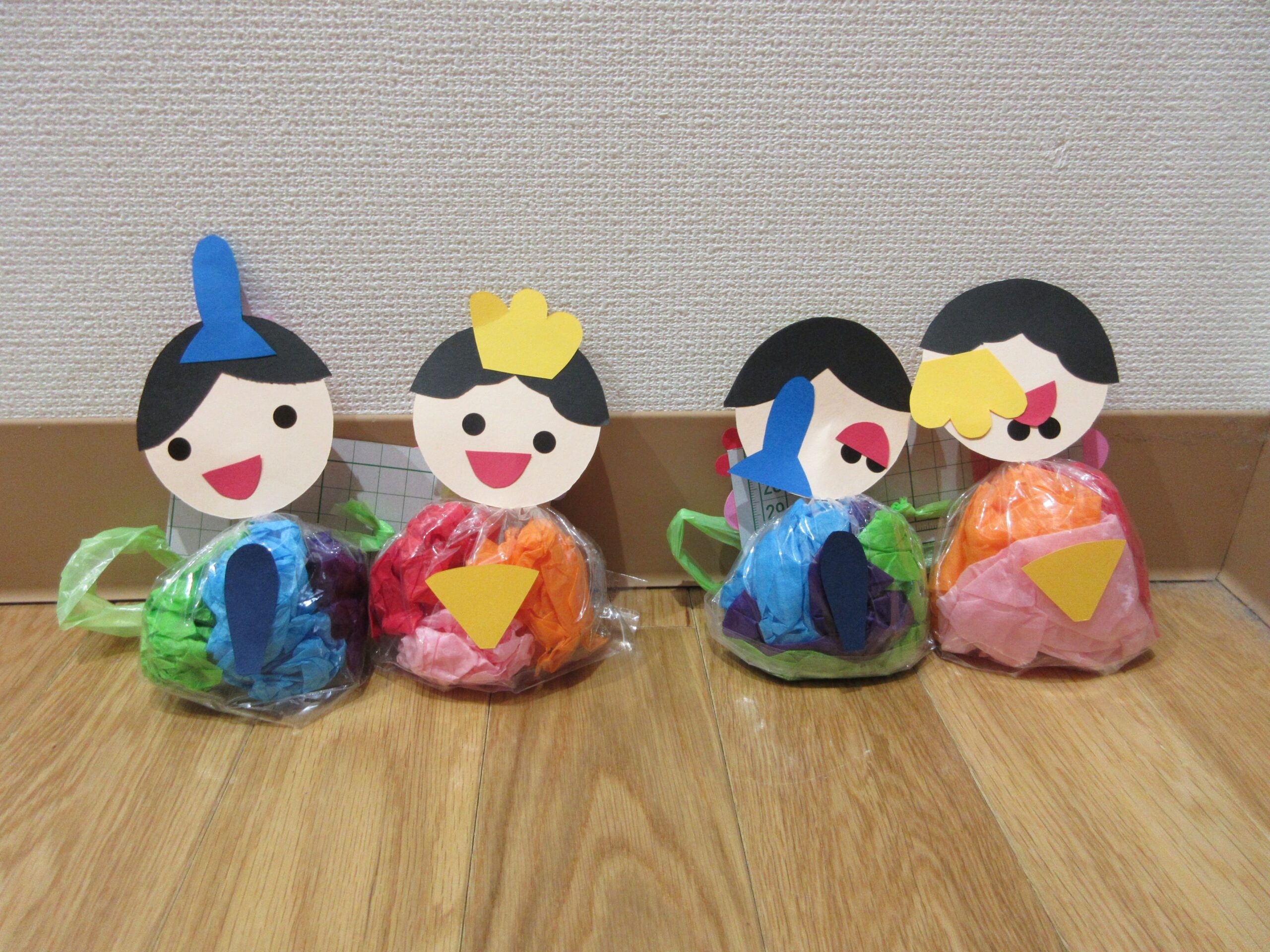 ひな祭りの簡単工作 紙粘土にコロコロ色付け! 100均グッズで手作りおひなさま 子供向けイベント企画、キッズワークショップ運営株式会社ピコトン