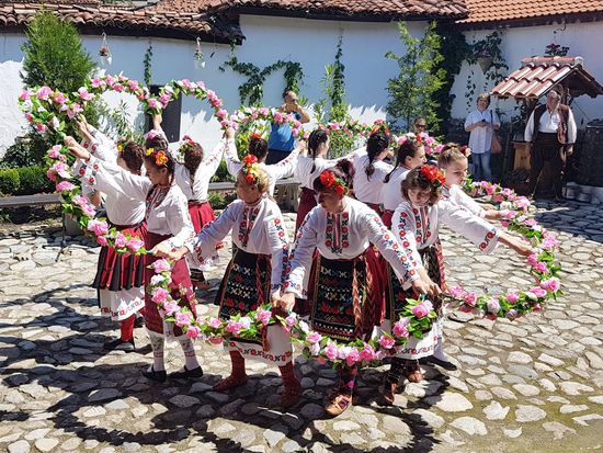 カザンラクのバラ祭り Rose Festival Kazanlak , ブルガリア見どころ、開催日時・場所を紹介Today'sFestival