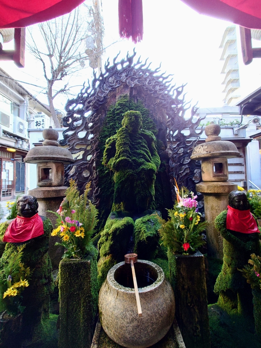 都会の喧騒を一時忘れ、苔むす水掛不動尊のもとで、心清めて カルチャーVol.7ええやん！大阪商店街 特設サイト大阪府商店街魅力発見サイト