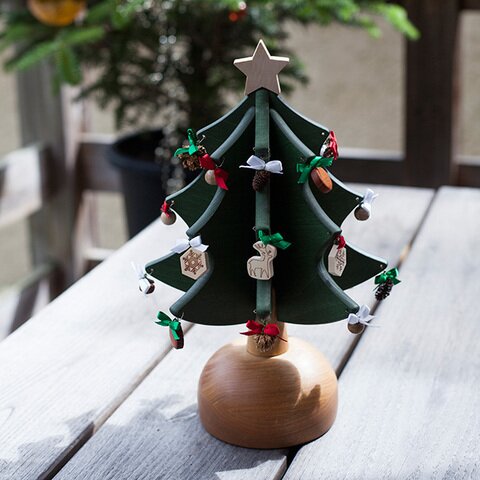 ≪楽しい≫ 4段 クリスマスツリー 卓上 北欧 おしゃれ クリスマス 飾り 置物 ツリー オブジェ プレゼント ギフト クリスマスの森セットクリスマスツリー 星のトップ飾り845 Hashigoの通販価格比較のビカム