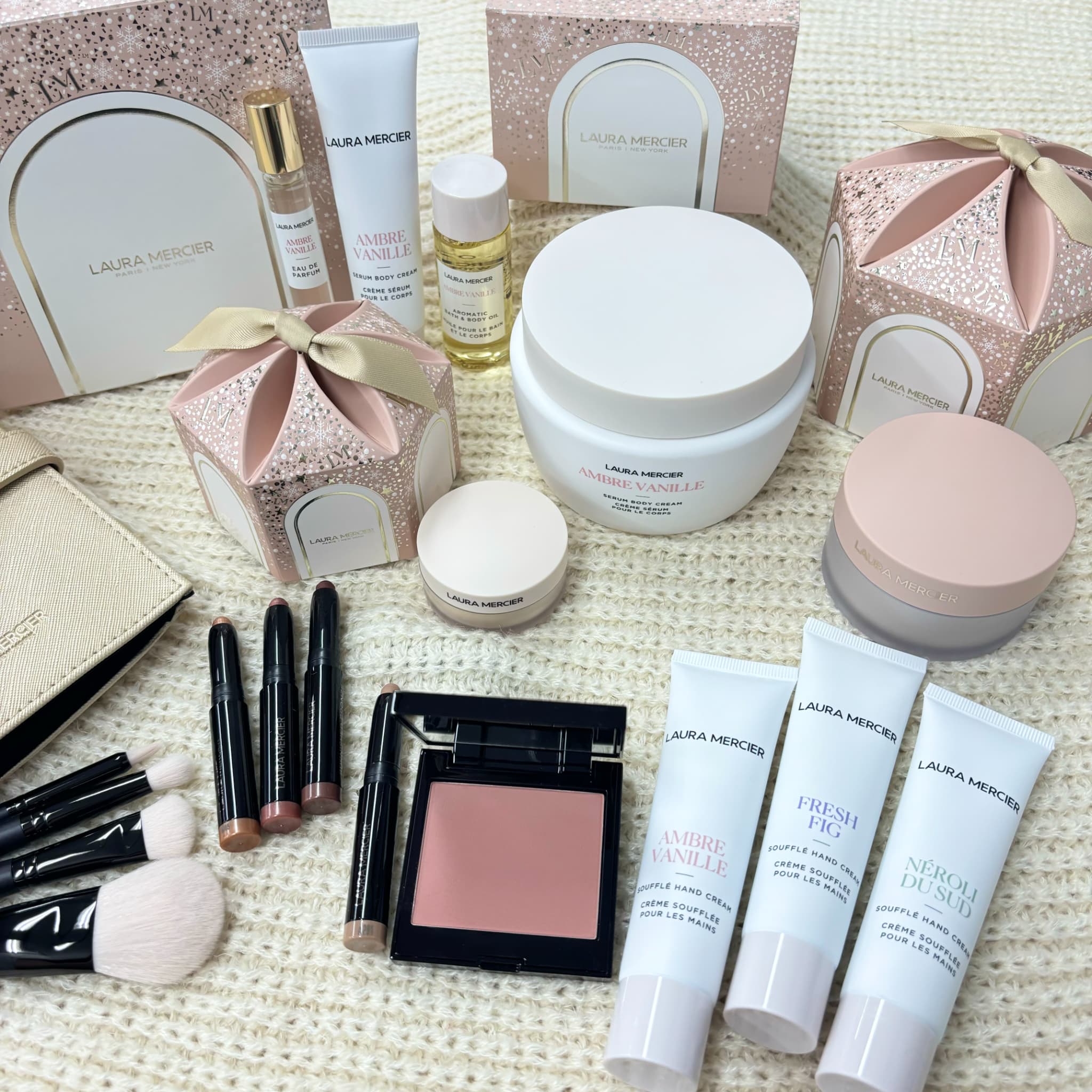 ローラ メルシエ クリスマスコフレ2024特集 発売日、予約日はいつ？注目アイテムをご紹介マキアオンライン美容雑誌『MAQUIA マキア 』公式ビューティサイト