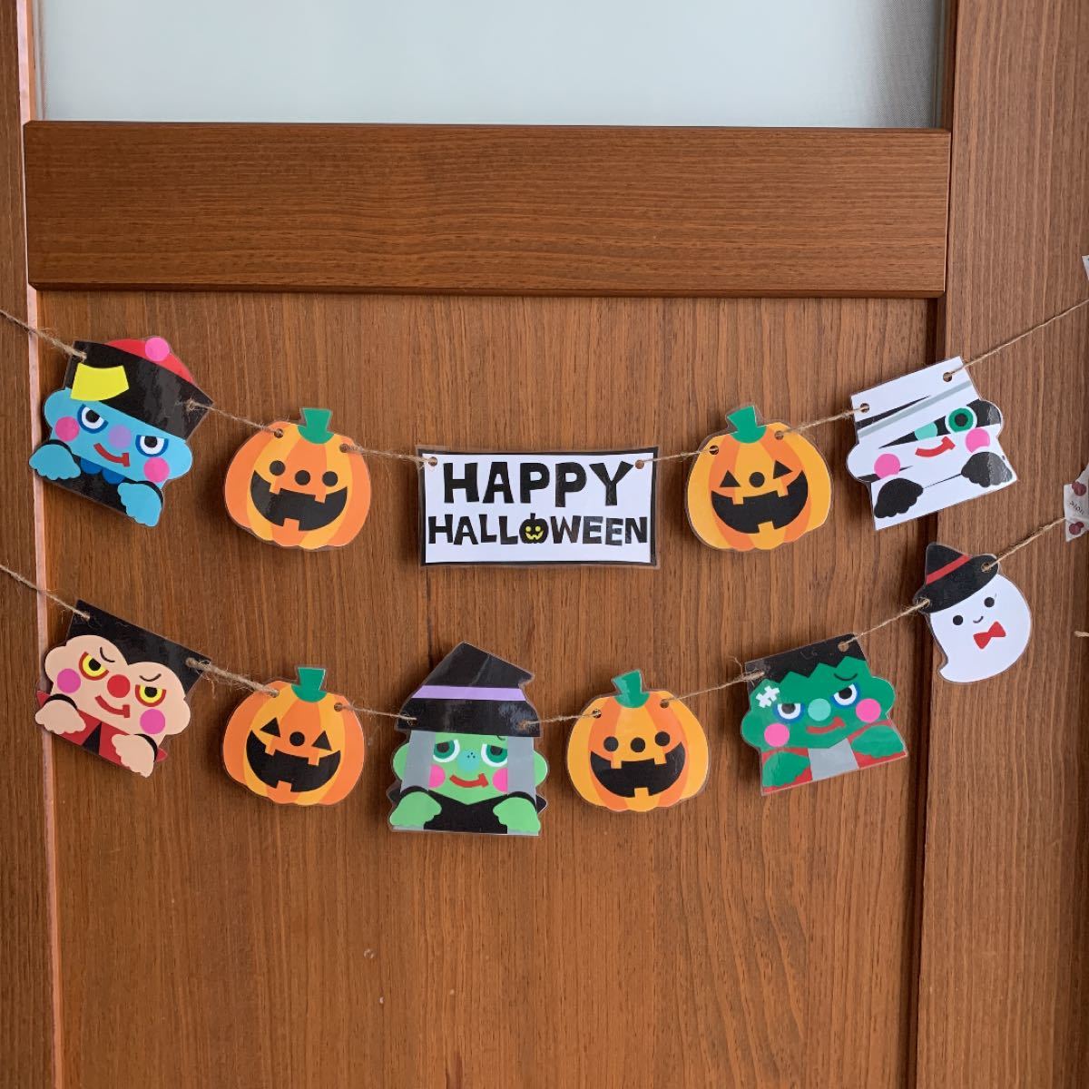 楽天市場 ウォールステッカー ハロウィン おしゃれ halloween かわいい 秋 黒 キッズルーム 壁紙 ハロウィンパーティー 飾り 風景 景色はがせる 城 月 かぼちゃ 魔女 賃貸 玄関 ドア ハロウイン 収穫祭 紫 窓 蜘蛛 コウモリ 屋敷 用品 仮装 店舗 英字