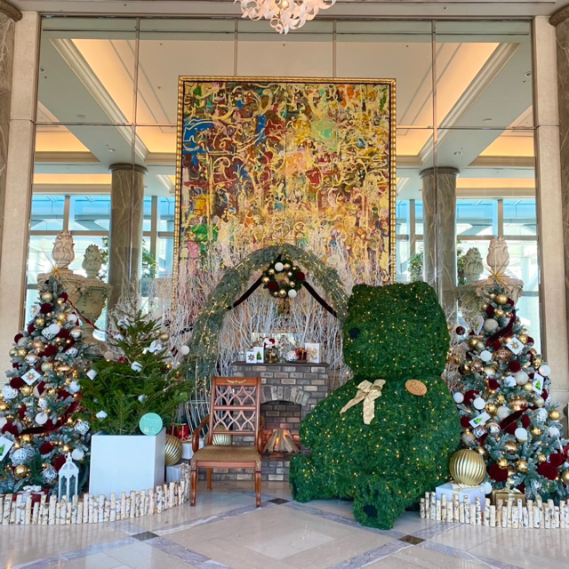 ハローキティ クリスマスツリー クイーンズスクエア横浜2024年のクリスマスツリ