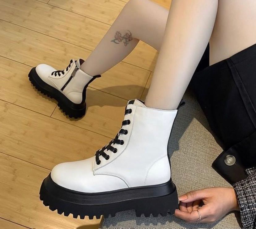 彼女のクリスマスプレゼントに人気の靴ブランドランキングTOP12！レペットやアグなどおすすめをご紹介ベストプレゼントガイド