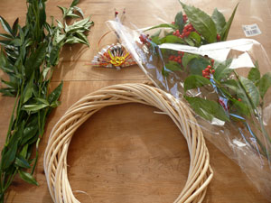 １００均工作 お花紙と折り紙で作るしめ縄リースの作り方 親子工作で正月飾り作り - ココエデュ