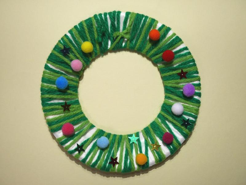 紙皿でクリスマスリースを作る：クリスマス工作 – もぽにゃのらぼらとり