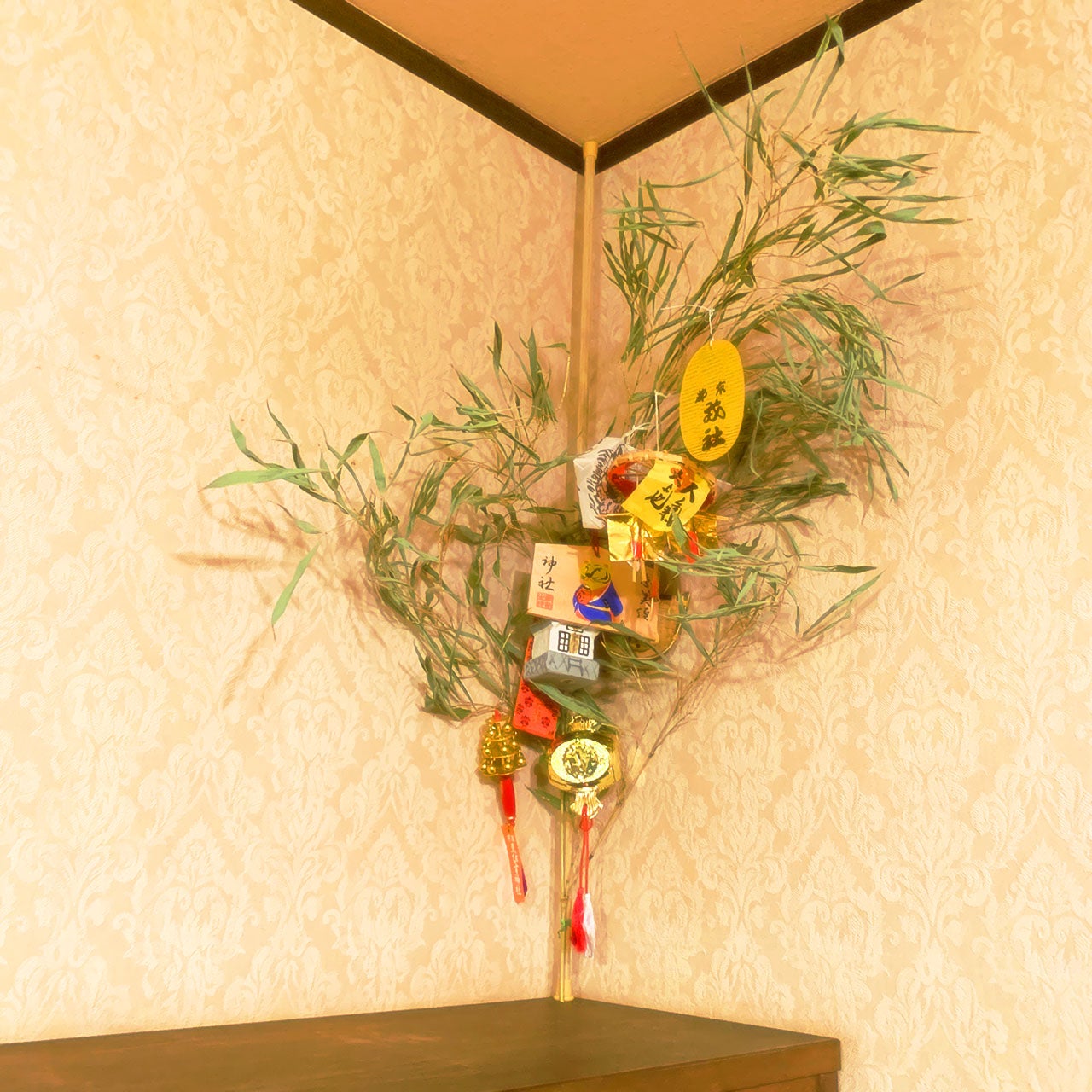 レビュー特典『 山崎実業 熊手&福笹ホルダー タワー 』 tower 壁掛け ホルダー 飾り台 飾り方 スタンド 棚 ラック 一輪挿し 神棚熊手用 熊手 福笹 開運 縁起物 モダン 押しピン 収納 台 収納雑貨 シンプル 公式 ホワイト ブラック モノトーン 5292 5293