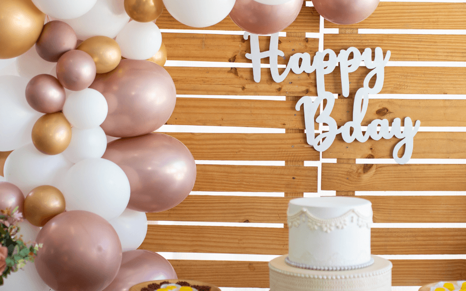 送料無料 誕生日 飾り付け 女の子 バースデー バルーン 風船 セット シンプル 飾り 誕生日バルーン Happy Birthday 王冠 紙吹雪風船パーティー 飾り かざりつけ お祝いお誕生日 装飾くすみホワイト- メルカリ