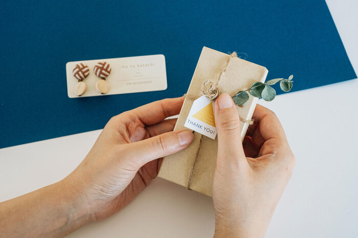 手ぬぐいや風呂敷も包む素材に！ 親子で簡単100均ラッピング - コクリコ講談社