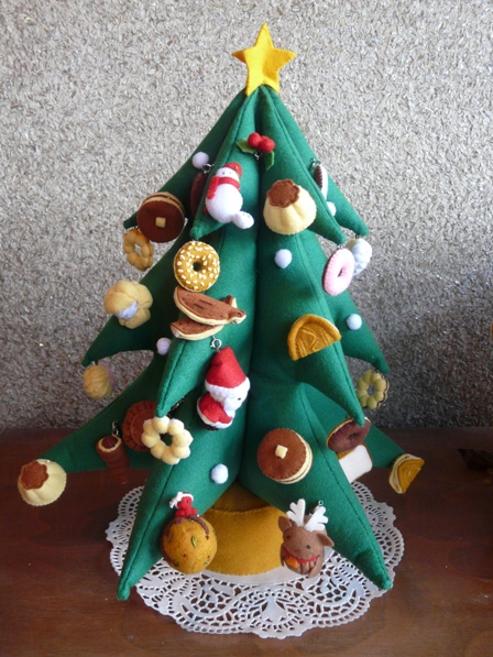 手形で作るクリスマスツリーＭＹ介護の広場