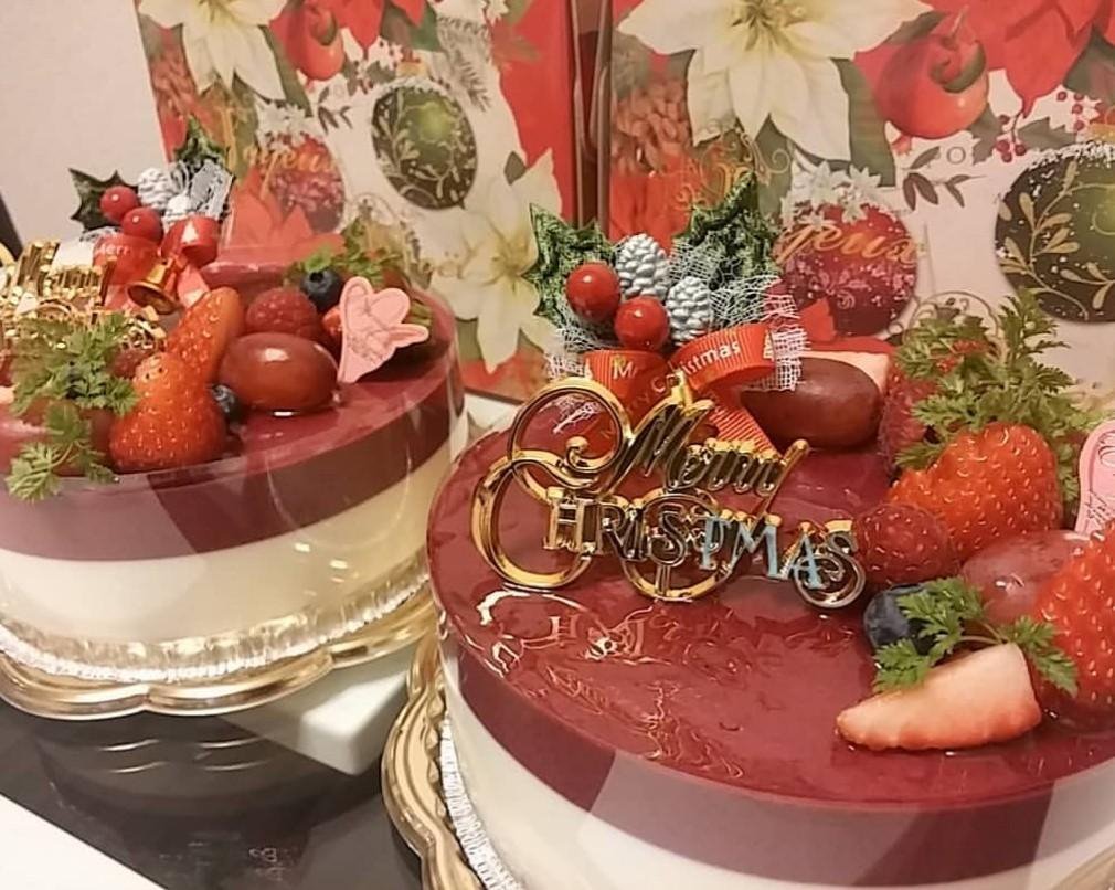 本日もご来店ありがとうございました✨ ストーリーに今年のクリスマスケーキの写真を 上げさせていただきました☺️🎄詳細は近日中に投稿でお知らせさせていただきますね😌ドキドキッ♡ 明日から4日間お休みとなります🙇‍♀️ 10日からは１周年祭です🥳🎵🌈皆様のご来店