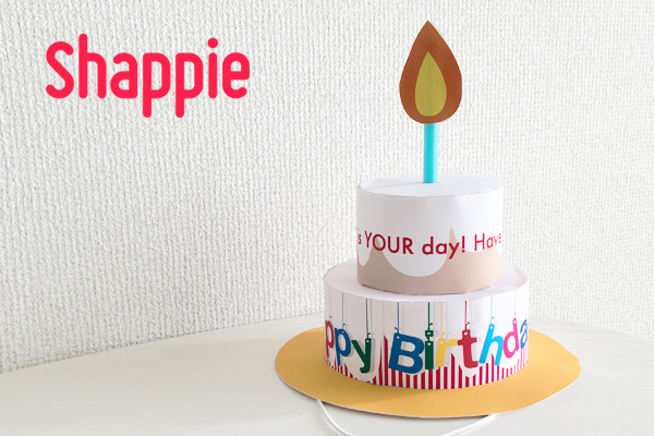 me.i.mama◀︎Meiちゃんの日常はこちら 2歳バースデーに向けてパーティーハット作ってみたよ！パーティーハットの型紙が適当すぎて申し訳ない😅 適当に切ってもなんとかなるよ😂◀︎適当すぎ。あごひもをレースリボンでつけたいんだけど、結ばせてくれなはそうなので