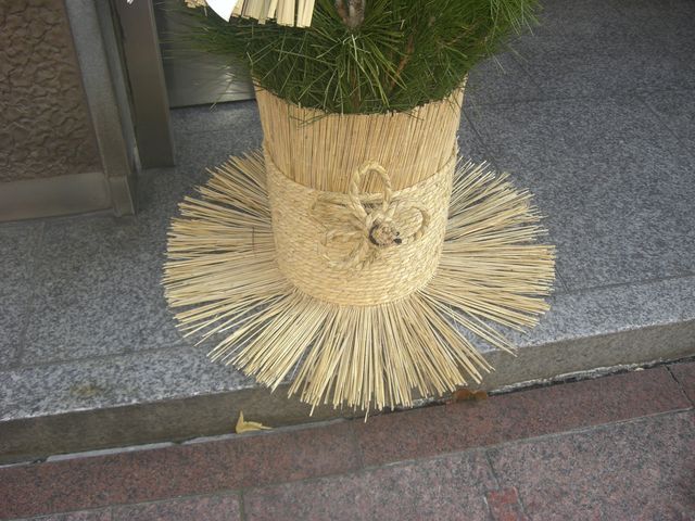 門松の正しい作り方！縄の結び方や竹の切り方を紹介！晴れた海