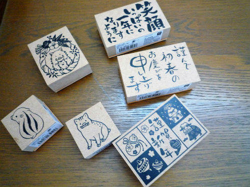 ダイソーの「お正月スタンプ」が可愛い！けど 巳年なのにヘビじゃない！？ロンさんの手帳
