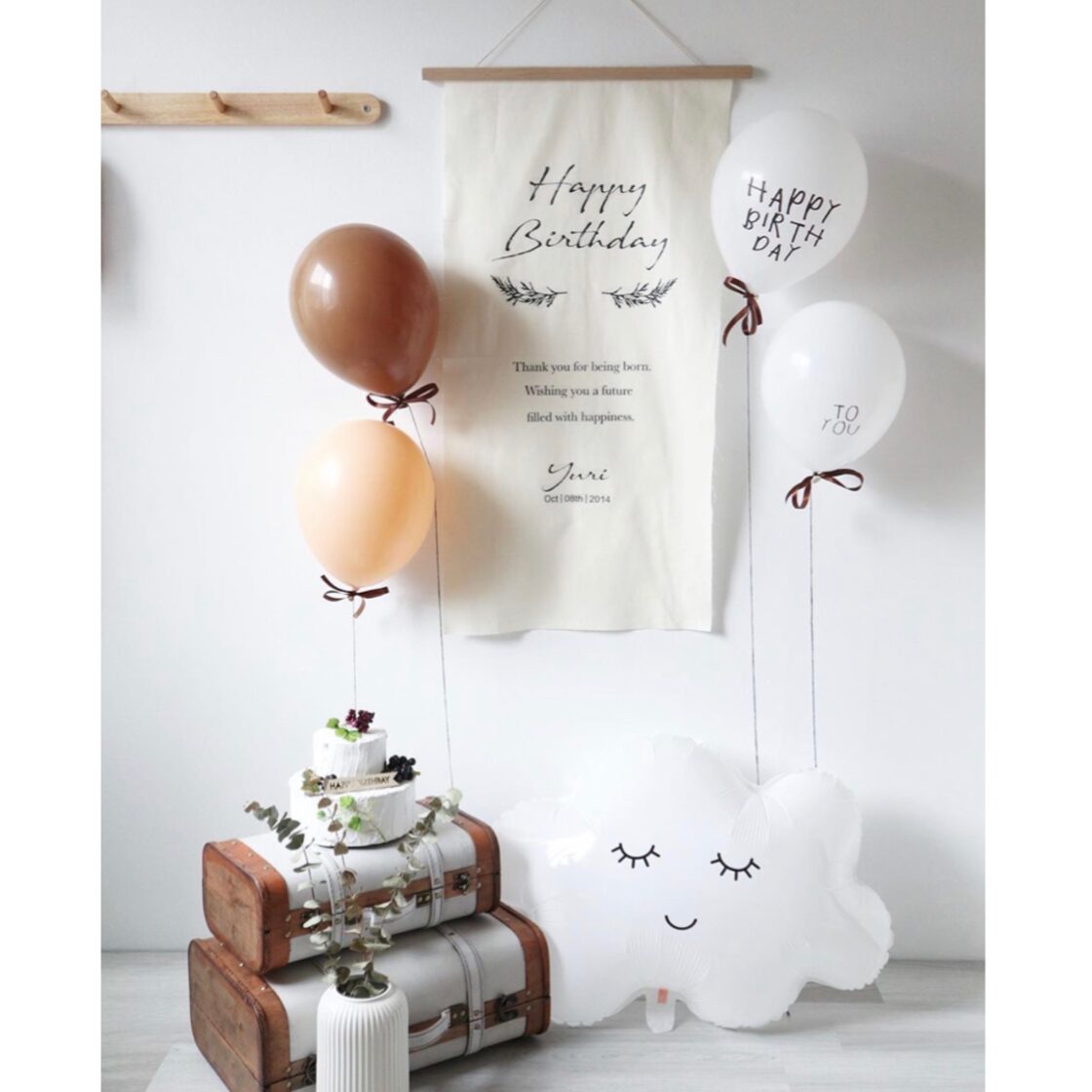 誕生日 バースデー 飾り パーティ タペストリー お名前 お誕生日入り 本格刺繍 名入れ ギフト 送料無料 ネコポスでの発送 返品交換不可 :天使のドレス屋さんヤフー店 - 通販 - Yahoo!ショッピング