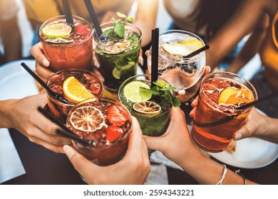 フリー写真生ビールで乾杯する飲み会パブリックドメインQ：著作権フリー画像素材集