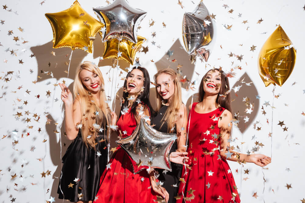 男子禁制のバチェロレッテ・パーティーにはお揃いのロゼットで出掛けようCraft Monkey Blog