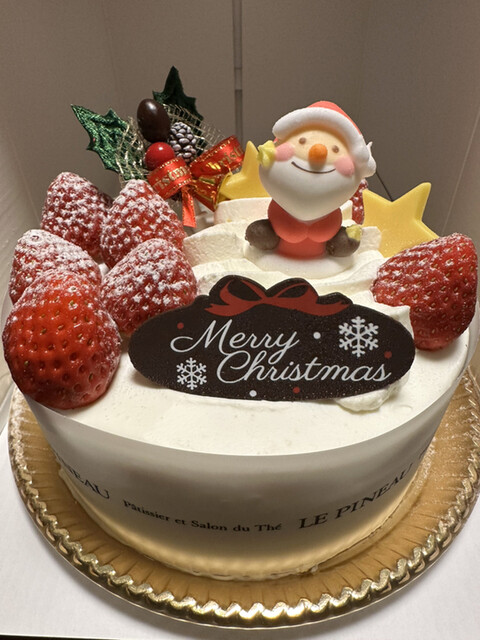 今年は背徳感溢れるオーナメント見立てのクリスマスケーキ！直径約45センチの特大ブッシュドノエルも登場。9月1日予約受付開始アートホテル大阪 ベイタワ