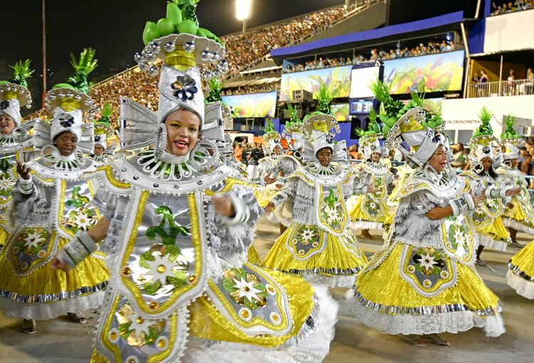 リオのカーニバル」を観た：生活とお金、プライドをかけたコンテスト1 2:: デイリーポータルZ