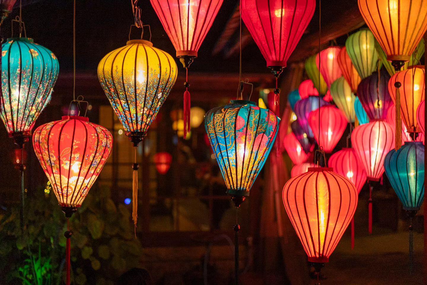 幻想的！ベトナム・ホイアンの絶景「ランタン祭り」とは？開催日や写真映えスポットなど楽しみ方を解説