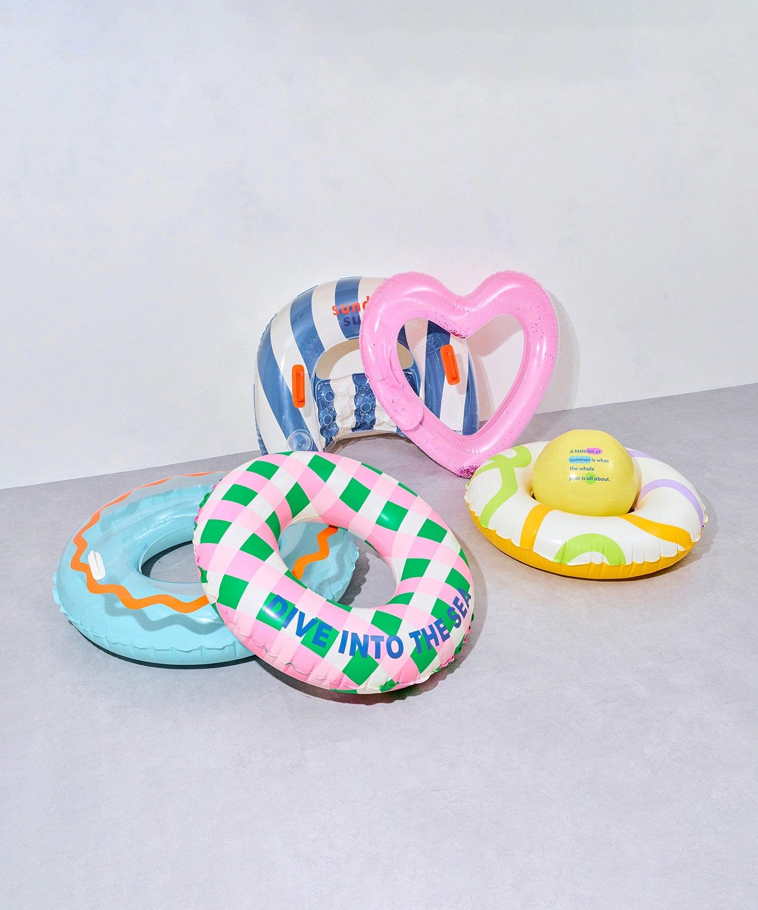 浮き輪 大人用 キャンドゥTikTok