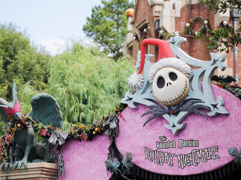 ナイトメアー・ビフォア・クリスマス』の世界に一変！東京ディズニーランド ホーンテッドマンション“ホリデーナイトメアー”